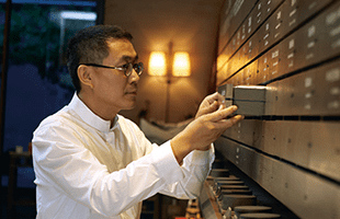 Wang Jun Qin, a New<br>Generation of Tea Expert